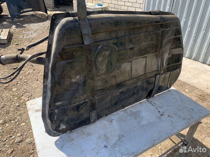 Бензобак BMW E32