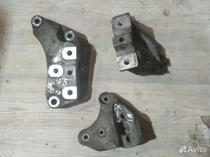 Кронштейн МКПП passat b6, golf 4, peugeot 207