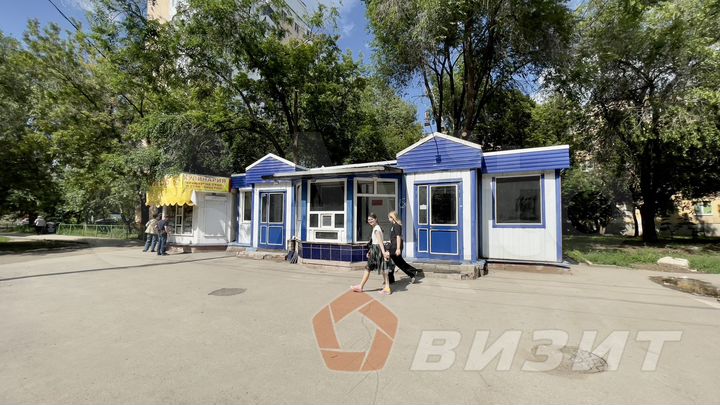 Торговое помещение на первой линии у остановки