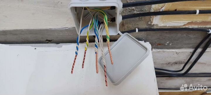 Услуги сантехника и электрика