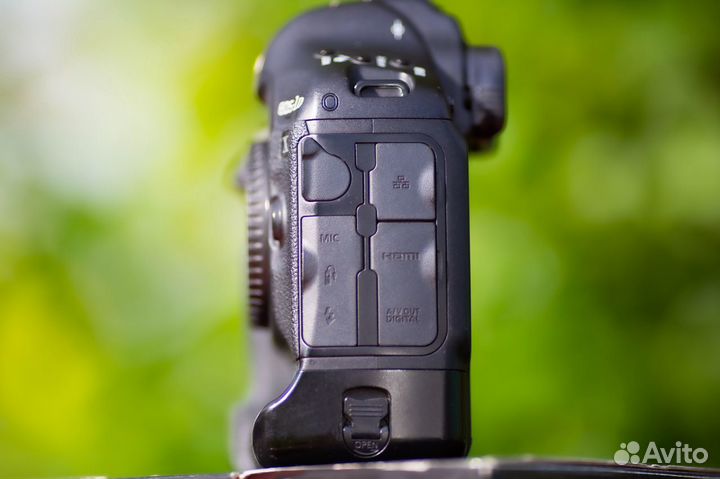 Профессиональный полный кадр Canon 1DX пробег 45т