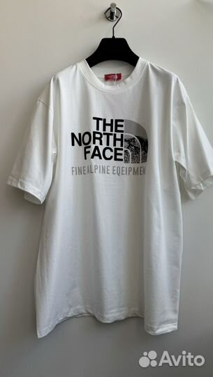 Футболка the north face белая