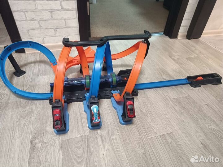 Хот вилс трек винтовое столкновение