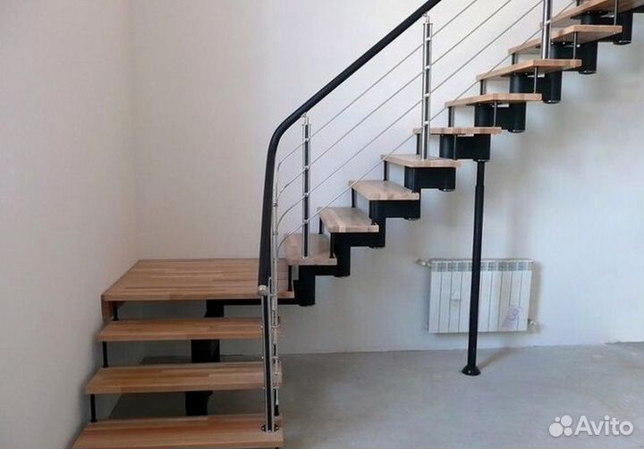 Лестница на металлокаркасе закрытого типа