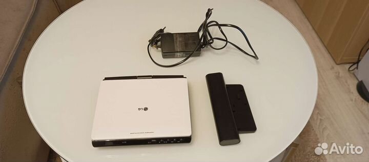 Портативный DVD плеер LG DP272B