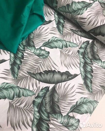 Новая простынь на резинке в круглую кроватку