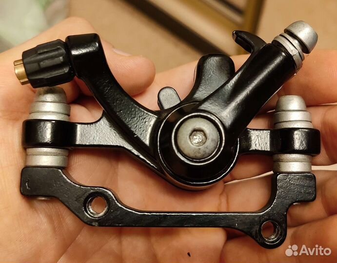 Калипер дискового тормоза задний