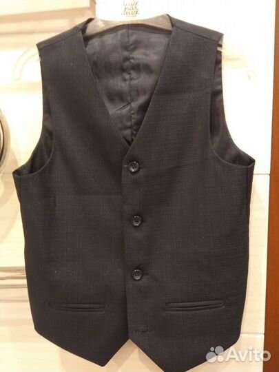 Жилет школьный для мальчика новый от костюма