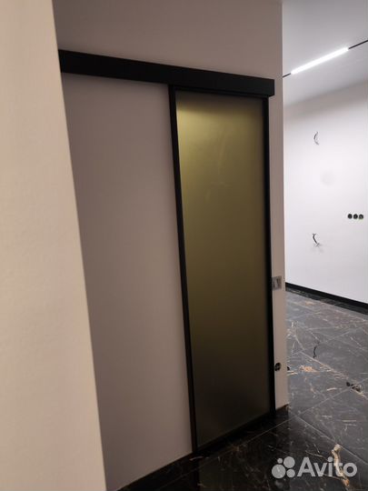 Стеклянные двери купе без порогов