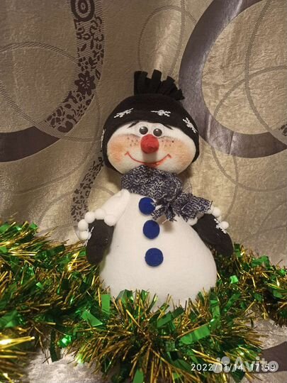 Снеговик под елку