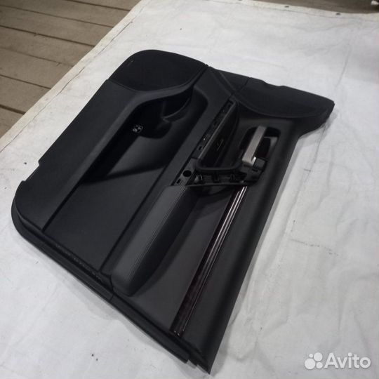 Обшивка двери передняя правая Toyota Land Cruiser