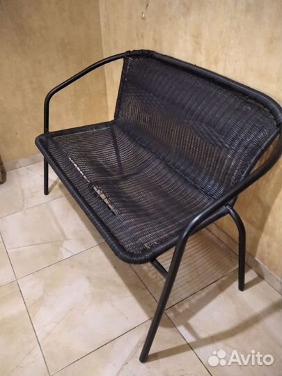 Диванчик плетённый