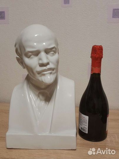 Статуэтка фаянсовая В.И.Ленин.Высота 36 см.Бюст Ле