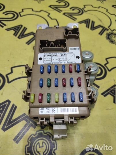 Блок предохранителей салона Subaru Forester SG5