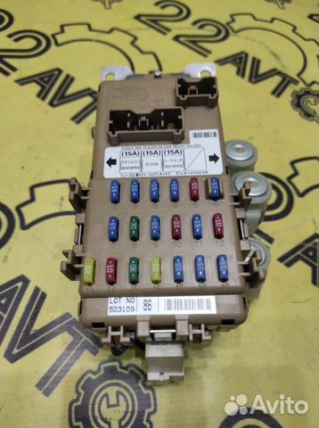 Блок предохранителей салона Subaru Forester SG5
