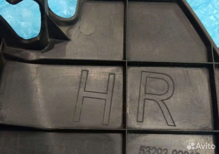 Дефлектор радиатора Тойота Аурис правый