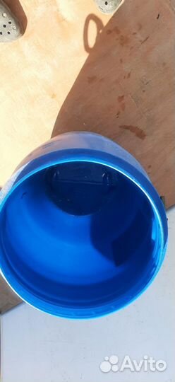 Бочка пластиковая 65 литров с хомутом