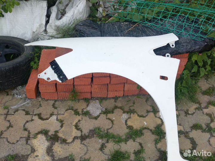 Крыло переднее левое