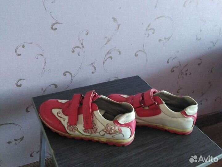 Кроссовки для девочки б/у
