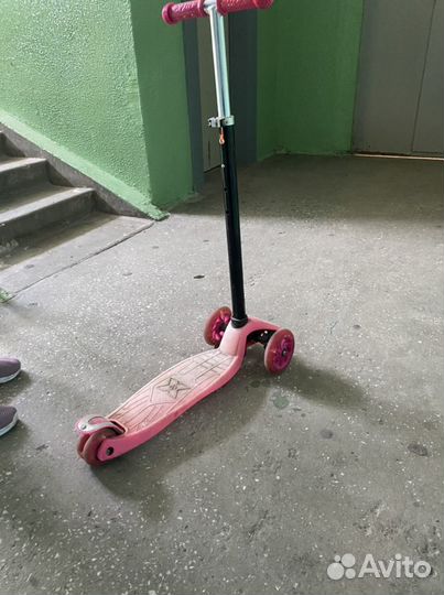 Самокат трехколесный