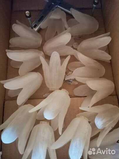 Продаю люстры