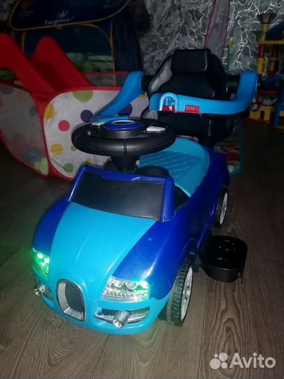 Машинка каталка с ручкой