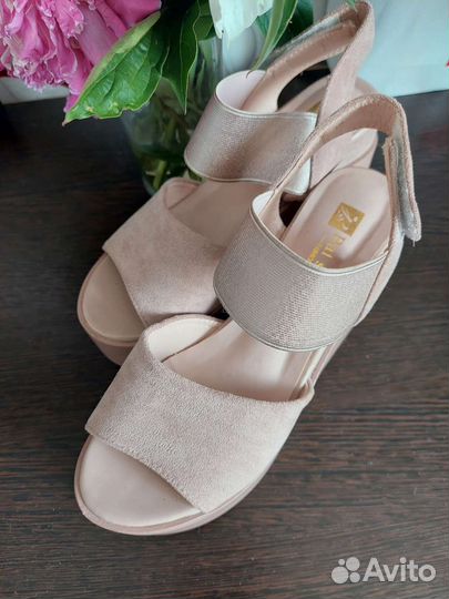 Босоножки женские