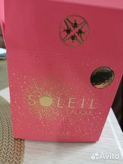 Парфюмерная вода женская / духи