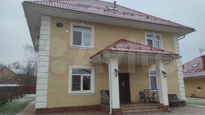 Дом 273 м² на участке 9,2 сот.