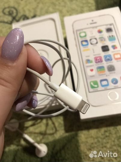Наушники Apple EarPods with Lightning