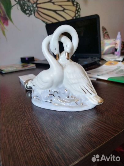 Статуэтка лебедь