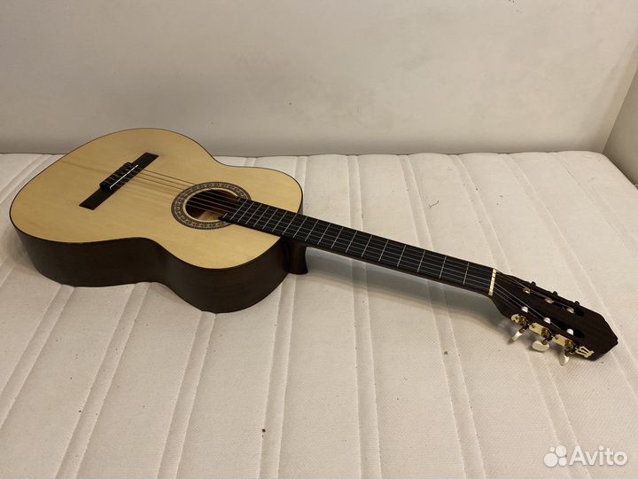 Классическая гитара cremona