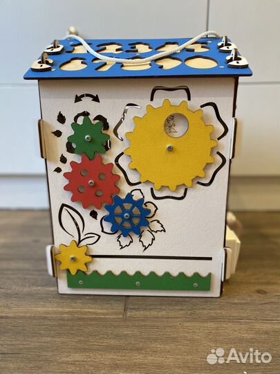 Бизиборд домик монтессори