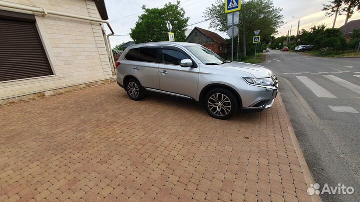 Mitsubishi Outlander 3.0 AT, 2016, 146 000 км