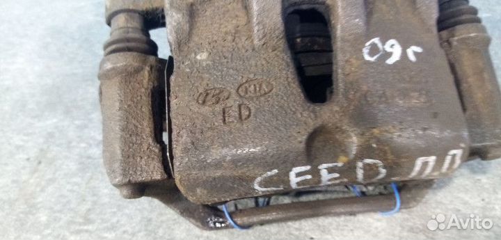 Суппорт передний правый Kia Ceed 1 (ED)