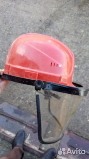 Каска защитная с защитным стеклом