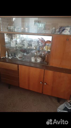 1 стол,1 сервант