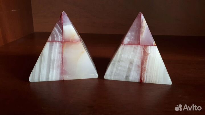 Статуэтки из оникса