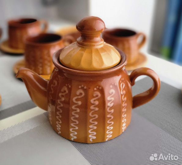 Набор столовой посуды. Чайный сервиз глиняный