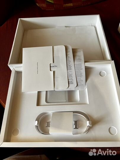 Коробки от Apple MacBook Pro 16