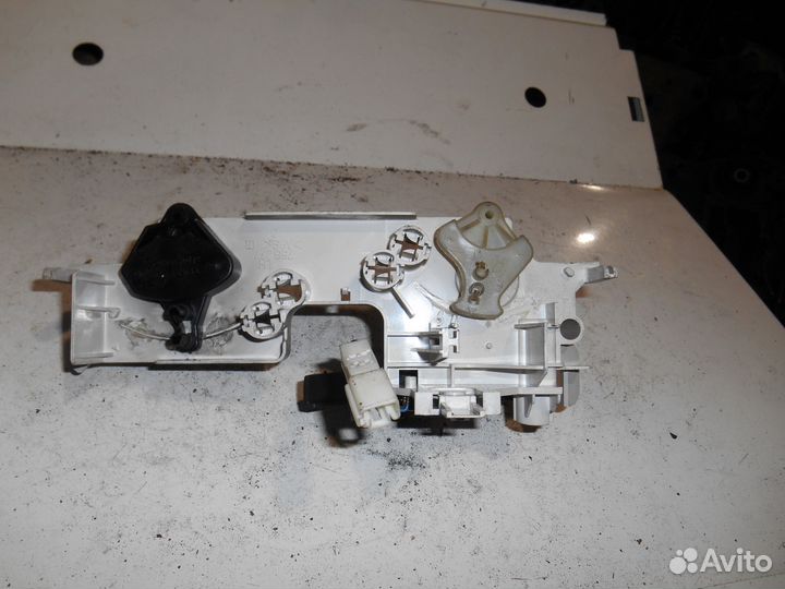 Регулятор скорости температуры печки Toyota Yaris