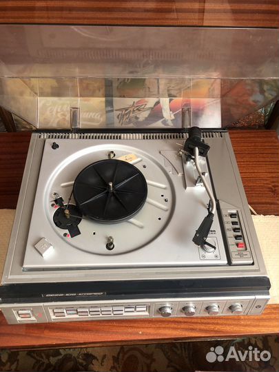 Виниловый проигрыватель