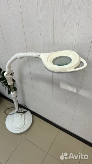 Лампа - лупа косметологическая