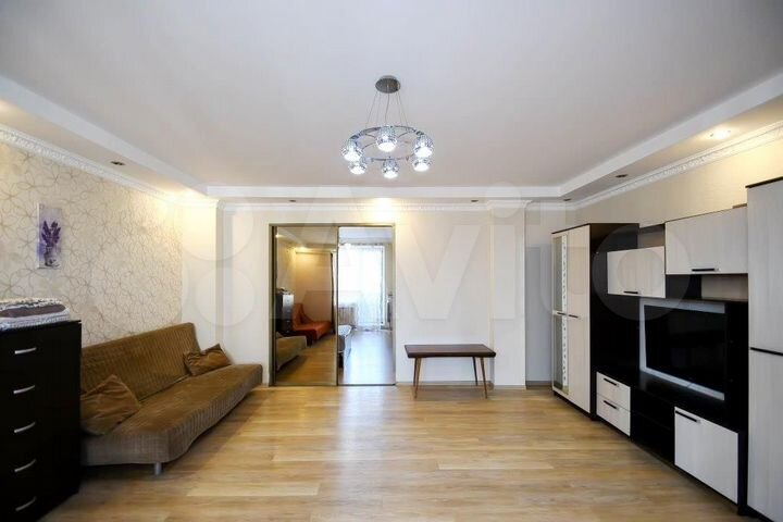 2-к. квартира, 80 м², 2/10 эт.