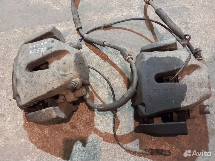 Передние тормозные суппорты BMW X5 E70