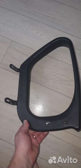 Правый подлокотник кресла руководителя