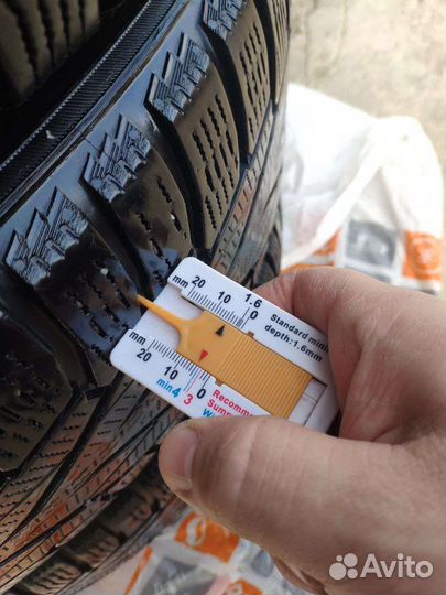 Nokian Tyres Hakkapeliitta R2 215/60 R17