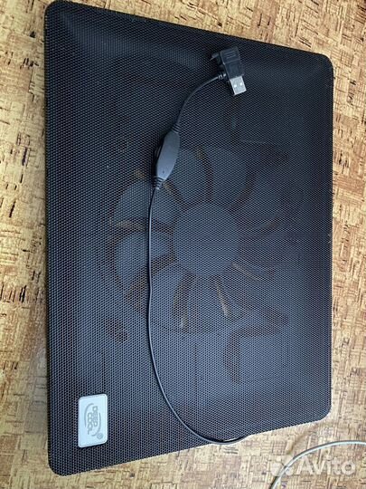 Подставка с охлаждением