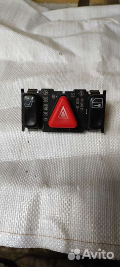 Кнопка аварийной сигнализации W210