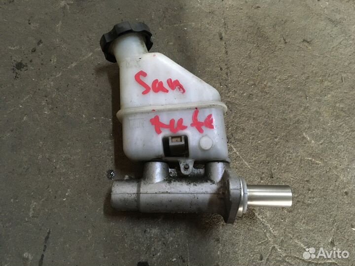 Главный тормозной цилиндр с бачком